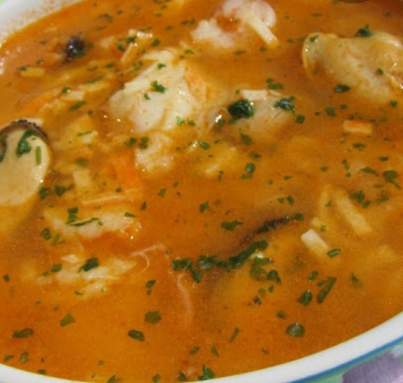 Plato de sopa de pescado